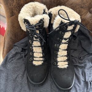 Madden Girl Black Ankle Boots faux fur 9M